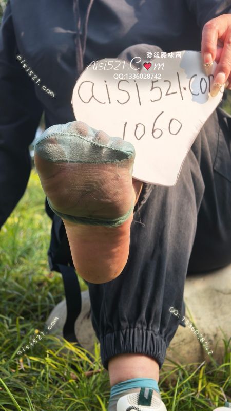 原味丝袜|袜类,臭短丝袜,臭短丝袜薄荷绿庞臭酸爽，味道重，脚泥脚汗反复在臭鞋里浸泡走路。拿回去一只套在鼻子上做氧气罩一只套在狗懒子上起飞吧!一口爽死贱狗们。下单真空发货