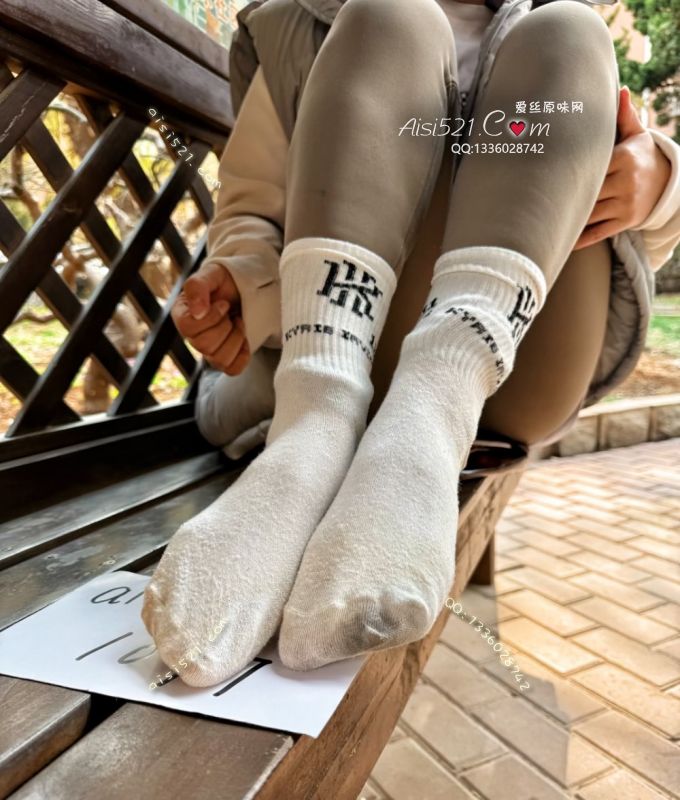 原味丝袜|袜类,臭棉袜,酸臭，运动款白棉袜、每天跑步打卡都要穿的！全是汗渍味儿…味道