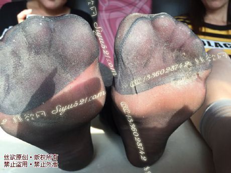 原味丝袜|袜类,臭短丝袜,群丝荟萃(此活动可指定MM，但袜类随机)——2015-9月初旬顾客订购(烤肉店08，07妹妹——秋季来临妹妹穿旅游鞋，丝袜恶臭)收购现脱实拍打包图，此活动免费拍摄打包图