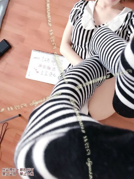原味丝袜|袜类,臭棉袜,学生妹子黑白条纹过膝棉袜