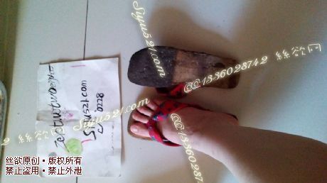 原味女鞋|鞋类,凉鞋拖鞋,我是主人的红色脱鞋，白皙的脚丫在红色的绸缎存托下越是显得白嫩，我就是喜欢这种酸酸丑丑的味道，喜欢我的可以带我走哦。