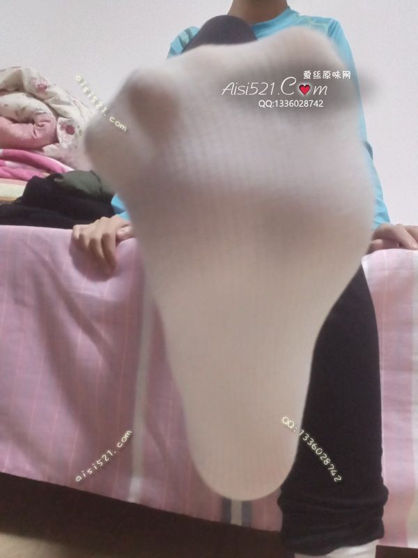 原味丝袜|袜类,臭棉袜,刚跑完步回来的白袜闻了一下还好没吐