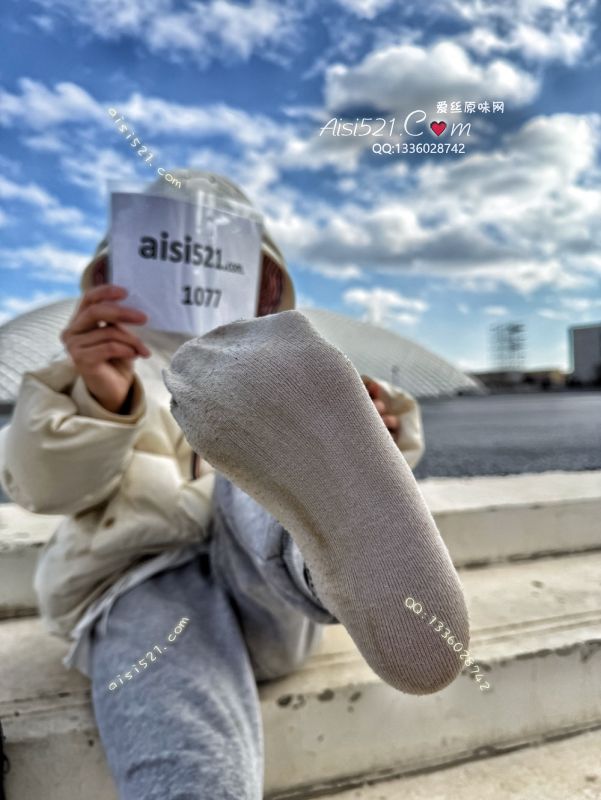 原味丝袜|袜类,臭棉袜,脏臭「阿迪白棉袜」，脚尖硬生生被窝穿漏了、每天爬山运动打卡～大汉脚味道十足…！