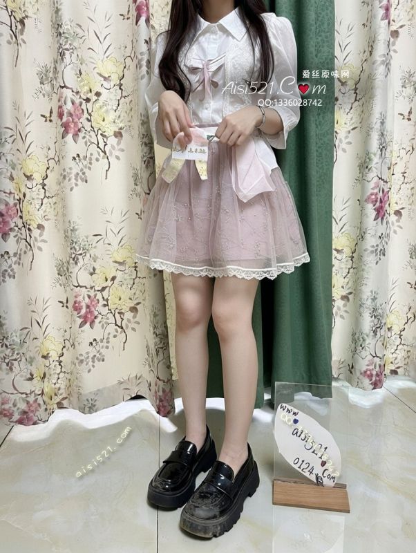 【本页面出亮面JK一双】主人翘腿冷冷笑： “吃饱了再舔鞋底， 今天这份‘高跟饭’， 不够干净接着添。”原味女鞋|鞋类休闲平底