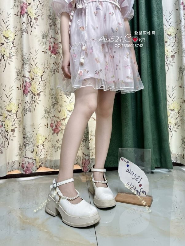 原味女鞋|鞋类,休闲平底,【本页面出白色JK一双】主人翘腿冷冷笑： “吃饱了再舔鞋底， 今天这份‘高跟饭’， 不够干净接着添。”