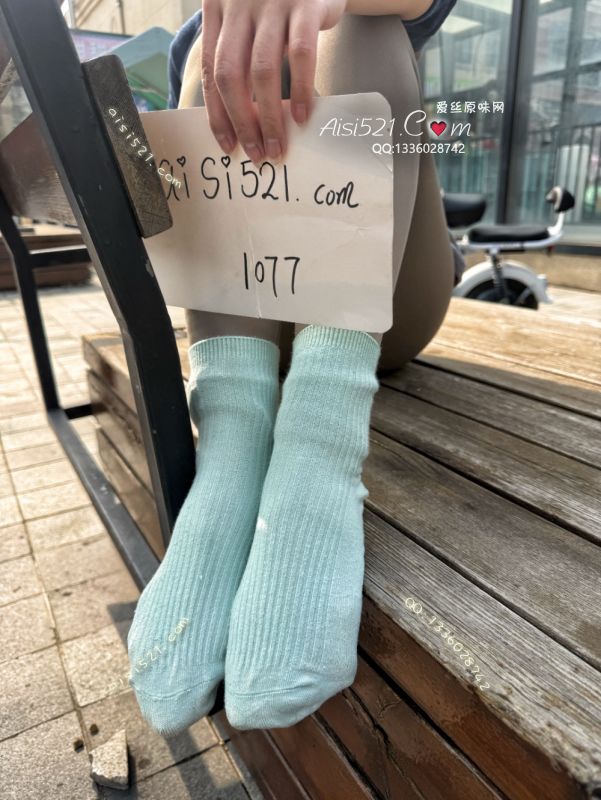 原味丝袜|袜类,臭棉袜,酸臭味～水蓝色棉袜都穿漏了这个穿的时间比较长半年都有了，反复的穿