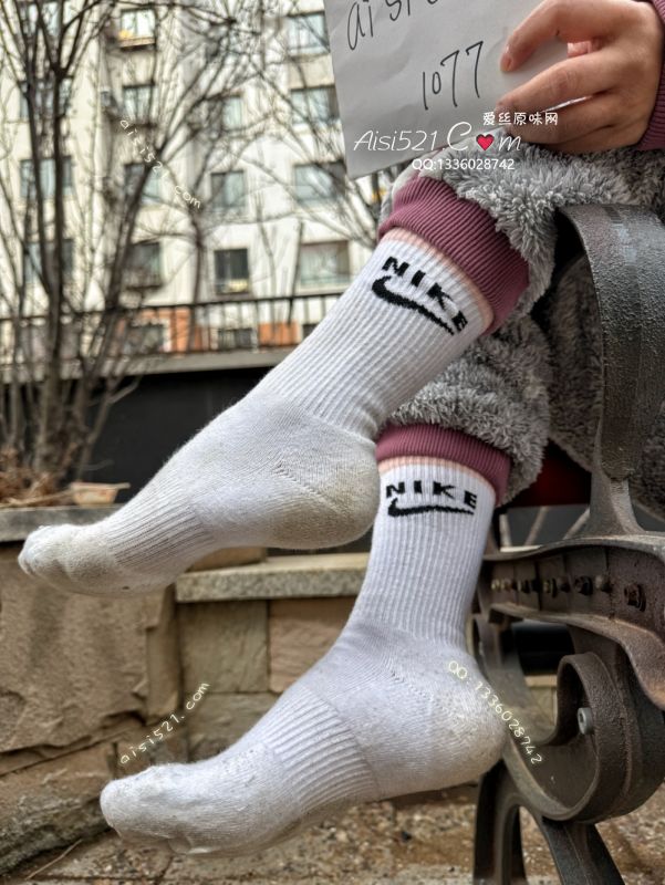 原味丝袜|袜类,臭棉袜,《极品臭》耐克百粉边特厚白棉袜、这双可是穿了整个冬天才有的效果！味道简直绝了！