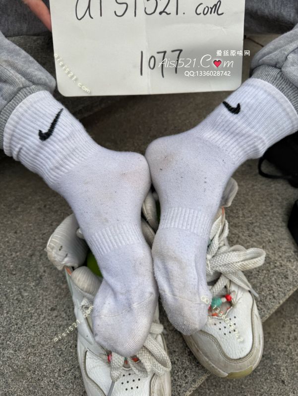 原味丝袜|袜类,臭短丝袜,酸臭“白色耐克袜子”也是相当的可以有味道呢…无限回味的那种感觉