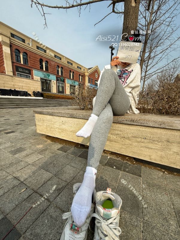 原味丝袜|袜类,臭棉袜,酸臭%斐乐白棉袜、这个属于酸臭哈～闻到就出画面…会出幻想