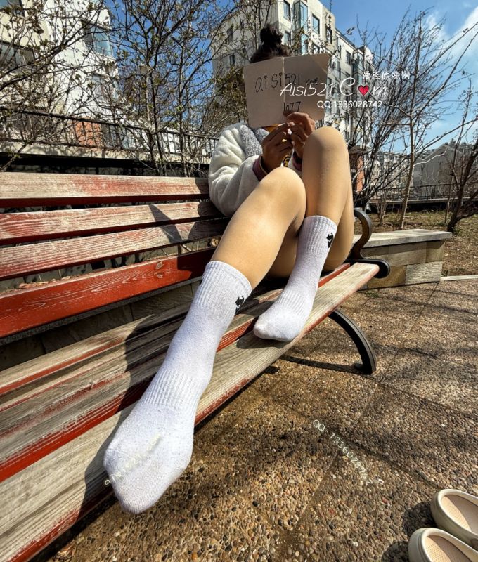 “嗷嗷巨臭”#【桑特白棉袜】，巨臭运动鞋穿出来的效果、很独特～闻一次就受不了原味丝袜|袜类臭棉袜
