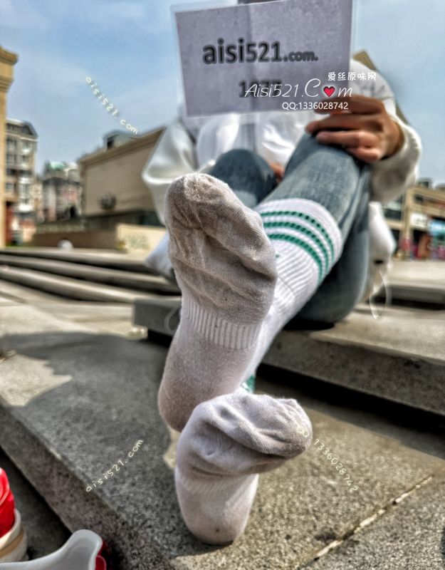 极致臭～『三叶草绿色白棉袜』闻起来有点儿酸臭味瞬间熏到辣眼睛的程度！原味丝袜|袜类臭棉袜