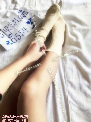 原味丝袜|袜类,臭棉袜,奶白色香臭蜜汁诱惑 长筒棉袜 好可爱的卡哇伊的长筒棉袜 小堆袜堆在脚踝 超级柔软