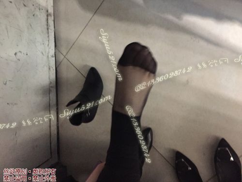 原味丝袜|袜类,臭短丝袜,爱丽丝（本土的BYD）——2017年3月下旬顾客订购奢店02妹妹工作丝袜（特选-奢店02妹妹-靴子捂出的汗臭黑丝 味道浓郁堪比致命臭味道），免费拍摄现脱打包图