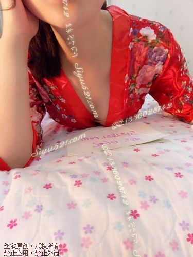 女神的红色睡袍原味套装类衣&裤&袜套装