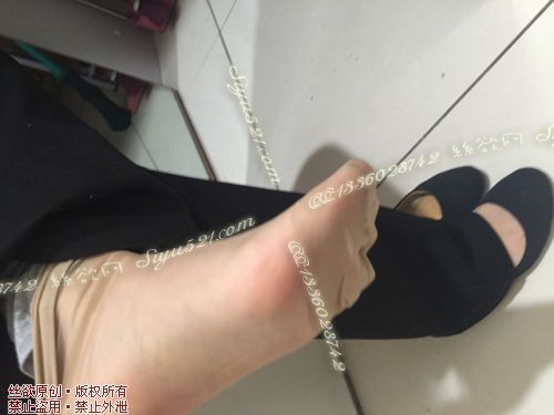 原味丝袜|袜类,臭短丝袜,爱丽丝（本土的BYD）——2017年4月初、中旬顾客订购导购29妹妹工作丝袜（导购29妹妹-肉丝），此活动免费拍摄打包图可1双