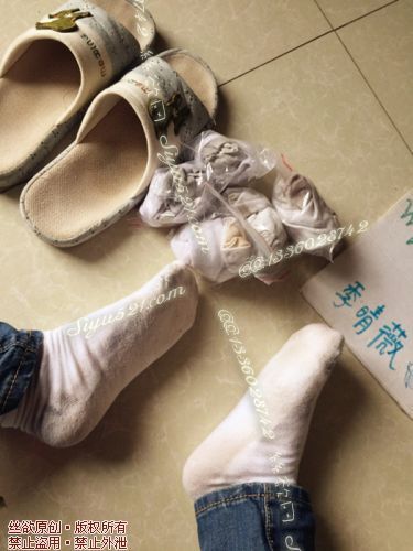 原味丝袜|袜类,现货5条以上臭袜打包,奴呼吸困难 熏的耳鸣闲置巨恶臭窒息香港脚懒主又湿又臭可黏墙辣眼驱蚊呕吐棉袜齁死人【败家香港脚懒主每对各穿了五到七天没有洗的闲置白棉袜6双打包】
