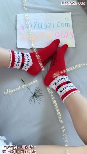 原味丝袜|袜类,臭棉袜,另类的大红棉袜男式也可以穿哦 有哥哥喜欢吗