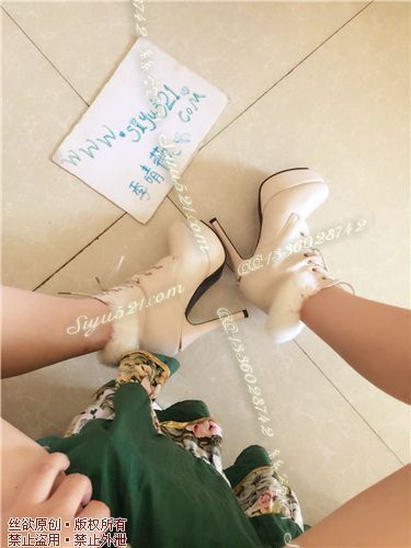 原味女鞋|鞋类,高中短靴,先天性的恋足癖是身体内某些激素分泌过甚所致哦！不必担心看姐姐主的兔毛高靴过瘾吧！【此页面出售的是兔毛高跟靴】