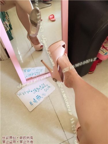 原味女鞋|鞋类,高中短跟,它第一次买主人闲置从不知道，女孩子的脚汗味大酸的夹着脚汗的浓烈冲味shuang死了【此页面出售的是鱼嘴高跟】