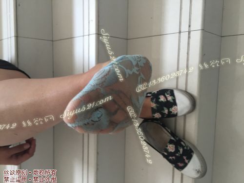 原味丝袜|袜类,臭船袜,致命臭(此活动MM随机，不能指定)——2017年7月下旬顾客订购致命臭活动MM（珠宝03妹妹-船袜）现收足底实拍，不可选择MM，免费附带无水印高清收购足底实拍图。