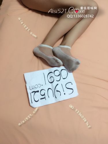 原味丝袜|袜类,臭短丝袜,穿过一个周的冰丝袜，被脚汗染湿了，湿漉漉的