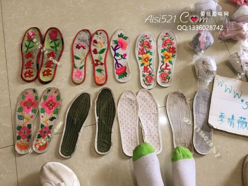 原味丝袜|袜类,现货5条以上臭袜打包,踩在你嘴上闲置绣花鞋垫系列，原来漂亮女生的闲置鞋子和袜子味道也这么臭！棉袜10对+鞋垫7对+老爹鞋运动鞋一对+亮片破洞闲置美臀牛仔裤