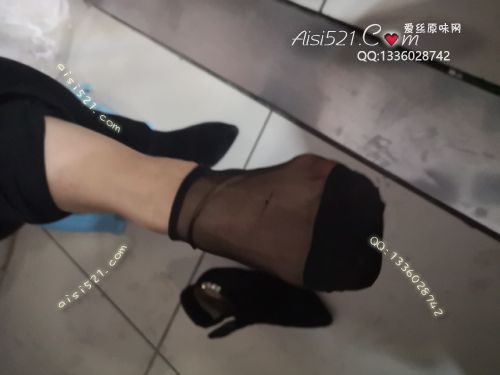 原味丝袜|袜类,臭短丝袜,致命臭(此活动MM随机，不能指定)——2019年4月下旬顾客订购（制服熟女-臭脚黑丝袜）现收足底实拍