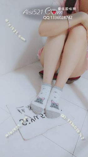 原味丝袜|袜类,臭棉袜,灰色条纹猫咪棉袜运动后吸了很多汗的臭袜子