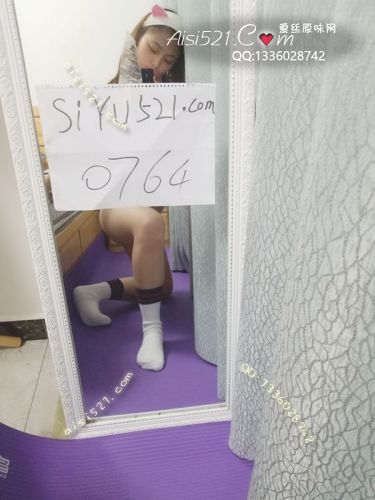 乳白色高筒袜~包裹着MM的嫩足，不放过一丝味道~原味丝袜|袜类臭棉袜