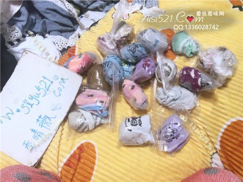 原味丝袜|袜类,现货5条以上臭袜打包,放大招了。2020爱你爱你年会盛典：sao脚每天都憋在暖脚宝雪地靴里面憋的脚气冲天大臭臭【本页面出售的是打包极臭卡通白棉袜20对】