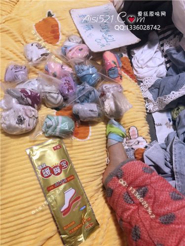 原味丝袜|袜类,臭棉袜,放大招了。2020爱你爱你年会盛典：sao脚每天都憋在暖脚宝雪地靴里面憋的脚气冲天大臭臭【本页面出售的是打包极臭卡通白棉袜20对】