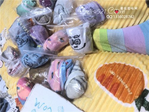 原味丝袜|袜类,臭棉袜,放大招了。2020爱你爱你年会盛典：sao脚每天都憋在暖脚宝雪地靴里面憋的脚气冲天大臭臭【本页面出售的是打包极臭卡通棉袜20对】