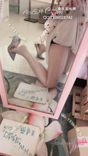 原味女鞋|鞋类,凉鞋拖鞋,纣王跪在妲己的脚下跪下给女王含着高跟鞋，悬空的美脚挑着恨天高高跟鞋,露出尖锐脚跟