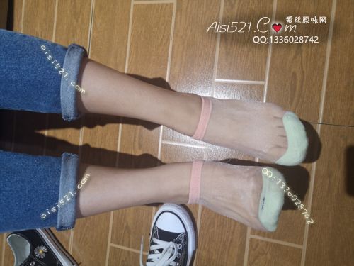 原味丝袜|袜类,臭短丝袜,爱丽丝(此活动可指定MM，但袜类随机)——2020年6月份顾客订购（导购36卡通丝），现收足底实拍，此活动免费拍摄打包图