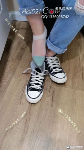 原味丝袜|袜类,臭短丝袜,爱丽丝(此活动可指定MM，但袜类随机)——2020年8月份顾客订购（导购12卡通丝），现收足底实拍，此活动免费拍摄打包图