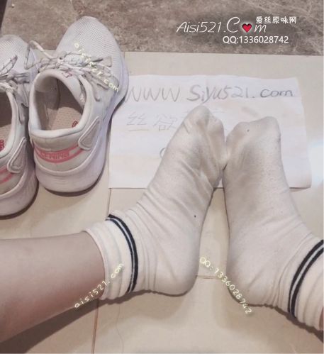 原味女鞋|鞋类,运动鞋,穿着跑步吸满汗液的脏臭运动鞋和袜子（袜子不限款）