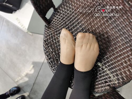 原味丝袜|袜类,臭短丝袜,爱丽丝(此活动可指定MM，但袜类随机)——2020年10月份【买2增1活动期间】顾客订购（奢店03肉丝）现收足底实拍，此活动免费拍摄打包图