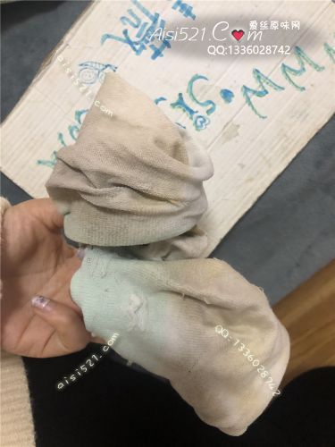 原味丝袜|袜类,臭棉袜,脱掉臭棉袜，团成一团，塞进你口中，然后双脚站在你脸上【本页面出售的是超臭15天汗湿极重口恶心呕吐sao袜子}】