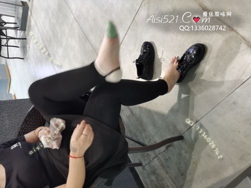 原味丝袜|袜类,臭短丝袜,爱丽丝(此活动可指定MM，但袜类随机)——2020年11月份顾客订购（奢店02卡通丝）现收足底实拍，此活动免费拍摄打包图