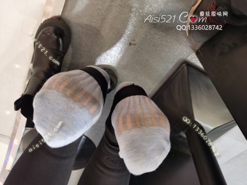 原味丝袜|袜类,臭短丝袜,爱丽丝(此活动可指定MM，但袜类随机)——2020年12月份顾客订购（奢店04卡通丝）现收足底实拍，此活动免费拍摄打包图