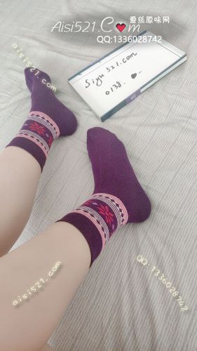原味丝袜|袜类,臭棉袜,紫色中腰棉袜，脚脖子有花纹，主人的袜袜不臭哦，含在嘴里是独特的汗香~~