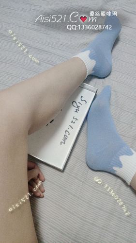 原味丝袜|袜类,臭棉袜,白边蓝色袜袜，主人的袜袜不臭哦，含在嘴里是独特的汗香~~