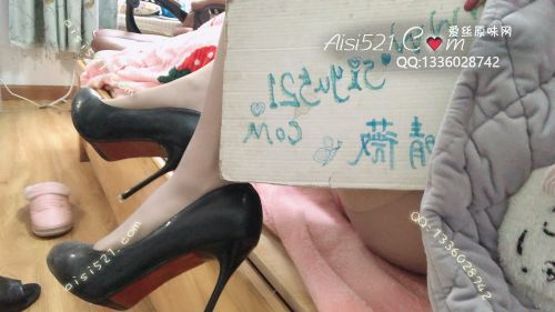 原味女鞋|鞋类,高中短跟,女王大大黑色高跟鞋！每次闻主人的脚总能闻到一股酸酸的臭味，也算是难得的上品