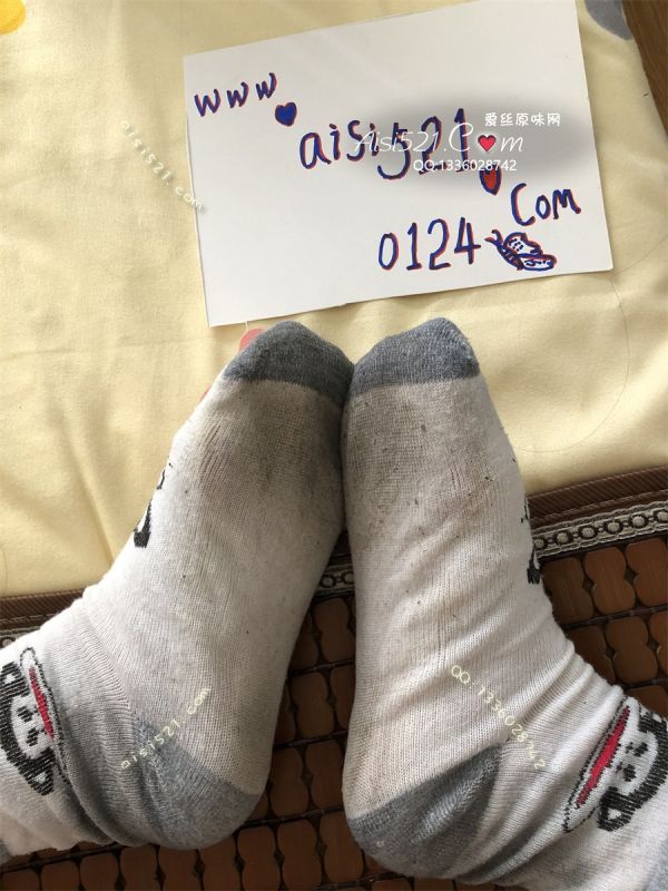 原味丝袜|袜类,臭棉袜,超级无敌大臭臭重痕狐臭脚臭混合刺鸡棉袜--扫狗儿来舔吧舔吧，管饱！MUM就喜欢用臭脚捉弄