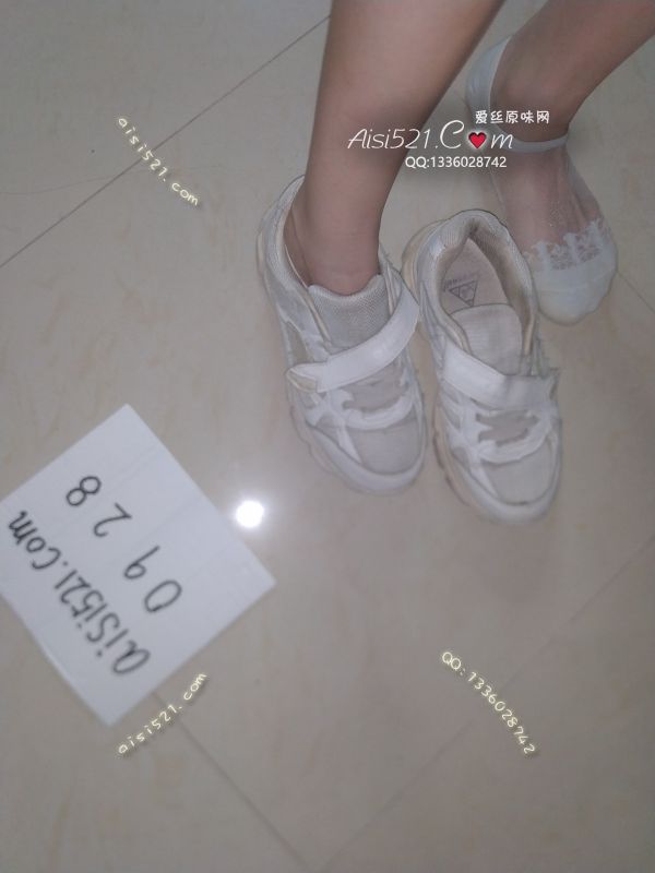 原味女鞋|鞋类,运动鞋,一双旧运动鞋  白色  此款已售完