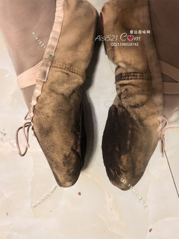 原味女鞋|鞋类,休闲平底,一个月不洗脚脏兮兮臭烘烘黑黢黢黄东东的极臭极骚的芭蕾舞鞋+穿一个星期白色连裤丝袜脚底穿黑脚汗浓浓臭烘烘