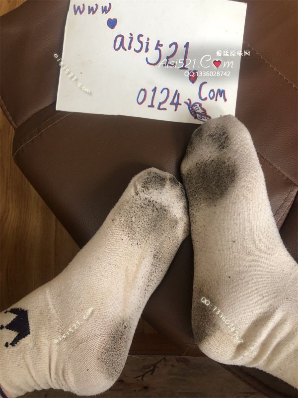 原味丝袜|袜类,臭棉袜,穿了很多年脚汗脚泥脚渍都很浓烈的酸汁恶臭陈年老黑靴两个月不洗脚穿出来的狐臭脚汗棉袜磨损很厉害