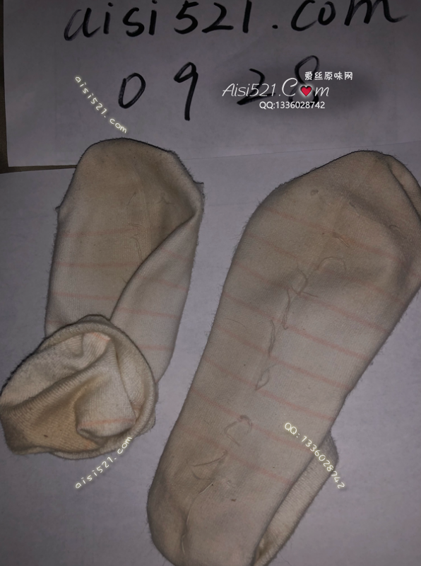 原味丝袜|袜类,臭船袜,臭味哄哄  穿了五天的臭棉袜  汗腻感重  白天挺热的每天都被脚汗浸湿  此款已售完