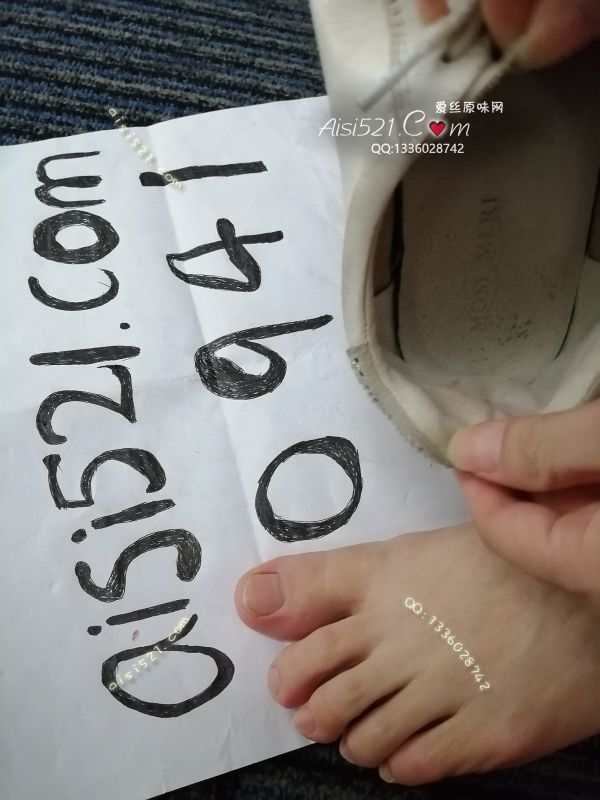 原味女鞋|鞋类,休闲平底,4年牛皮小白鞋，汗脚，没洗过鞋，脚汗把LOGO都磨掉了