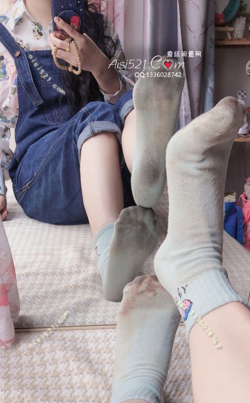 原味丝袜|袜类,臭棉袜,女神骚里浪气的臭棉袜是恋物癖贱狗的助兴佳品，你特码若不能把足渍舔干净主子就直接用高跟把你踩了